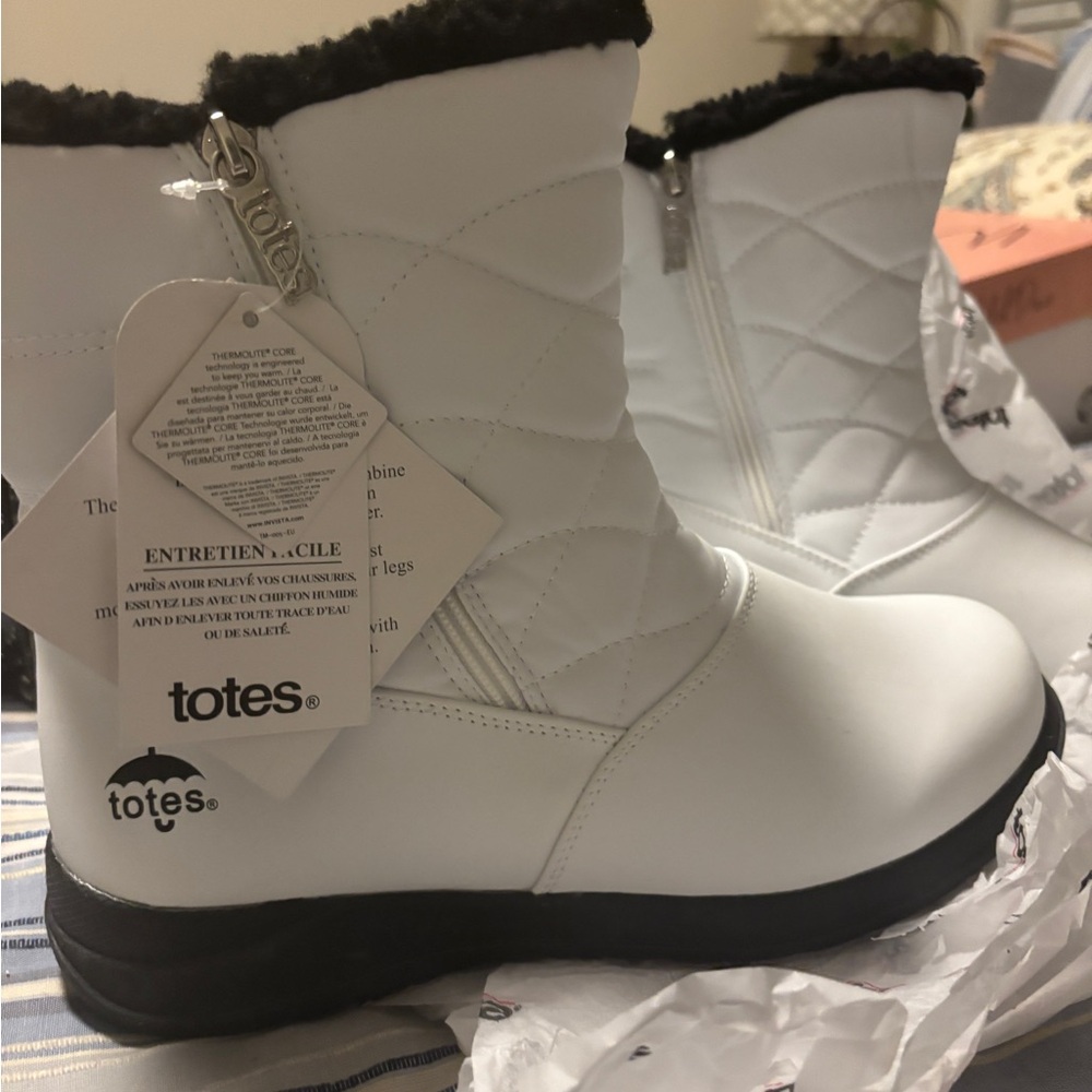Fashionable and Comfortable White Winter Totes!
